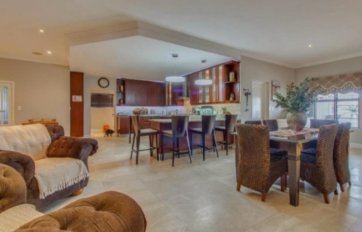 5 Bedroom Property for Sale in Deo Gracia Western Cape